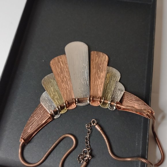 22 Inch Multi Tone Statement Necklace - Picture 7 of 8